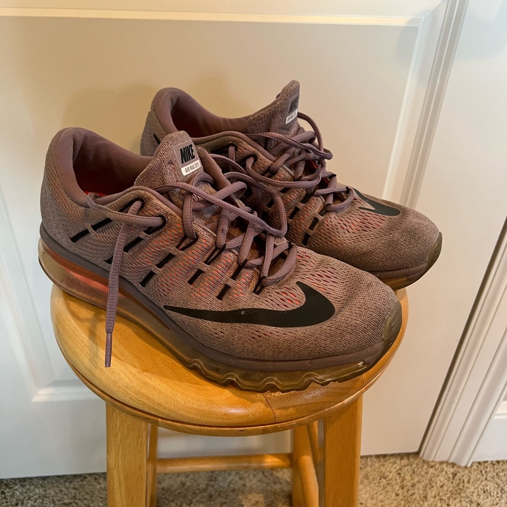 Womens Nike AirMax 2016 size 10.5